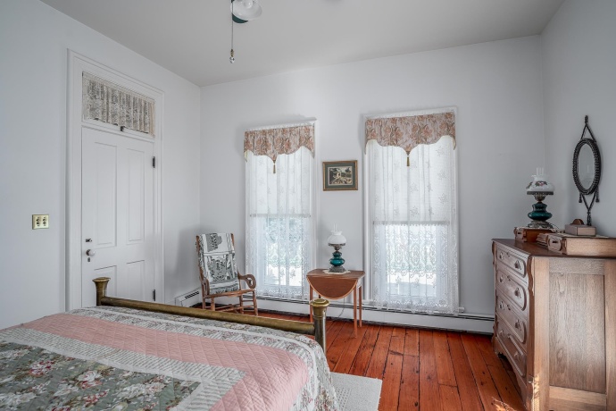 704 River, SABULA, Iowa 52070, 4 Bedrooms Bedrooms, ,3 BathroomsBathrooms,House,For Sale,River,202505950