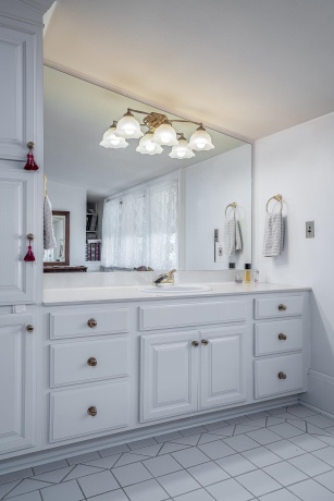 704 River, SABULA, Iowa 52070, 4 Bedrooms Bedrooms, ,3 BathroomsBathrooms,House,For Sale,River,202505950