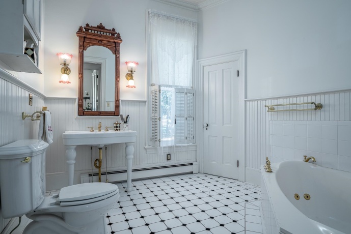 704 River, SABULA, Iowa 52070, 4 Bedrooms Bedrooms, ,3 BathroomsBathrooms,House,For Sale,River,202505950