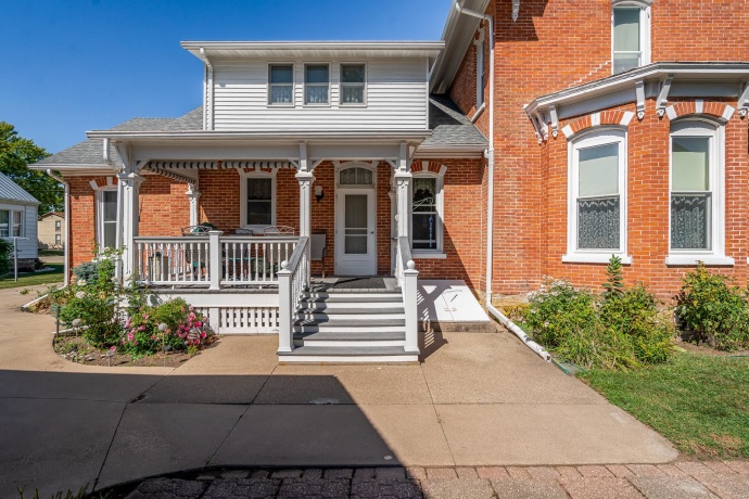 704 River, SABULA, Iowa 52070, 4 Bedrooms Bedrooms, ,3 BathroomsBathrooms,House,For Sale,River,202505950