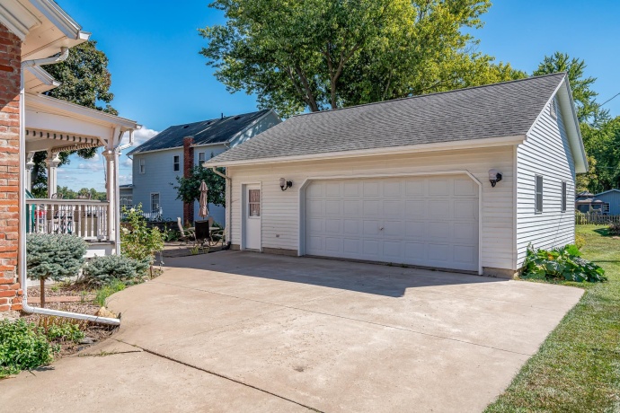 704 River, SABULA, Iowa 52070, 4 Bedrooms Bedrooms, ,3 BathroomsBathrooms,House,For Sale,River,202505950