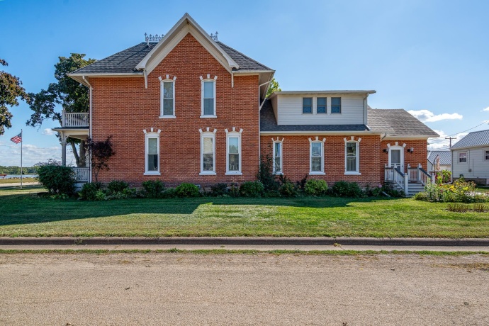 704 River, SABULA, Iowa 52070, 4 Bedrooms Bedrooms, ,3 BathroomsBathrooms,House,For Sale,River,202505950