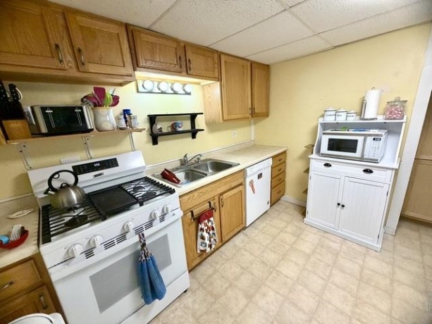 837 Gooding, LaSalle, Illinois 61301, 2 Bedrooms Bedrooms, ,1 BathroomBathrooms,House,For Sale,Gooding,202602073