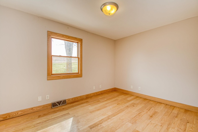 13800 Valley, EAST DUBUQUE, Illinois 61025, 4 Bedrooms Bedrooms, ,3 BathroomsBathrooms,House,For Sale,Valley,202602086