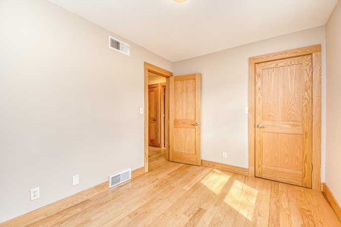 13800 Valley, EAST DUBUQUE, Illinois 61025, 4 Bedrooms Bedrooms, ,3 BathroomsBathrooms,House,For Sale,Valley,202602086