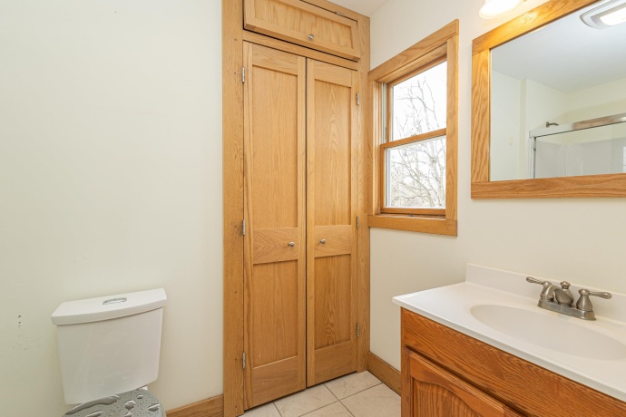 13800 Valley, EAST DUBUQUE, Illinois 61025, 4 Bedrooms Bedrooms, ,3 BathroomsBathrooms,House,For Sale,Valley,202602086