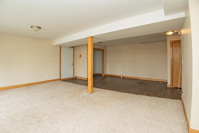 13800 Valley, EAST DUBUQUE, Illinois 61025, 4 Bedrooms Bedrooms, ,3 BathroomsBathrooms,House,For Sale,Valley,202602086