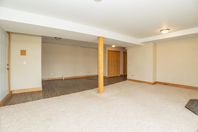 13800 Valley, EAST DUBUQUE, Illinois 61025, 4 Bedrooms Bedrooms, ,3 BathroomsBathrooms,House,For Sale,Valley,202602086