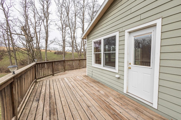 13800 Valley, EAST DUBUQUE, Illinois 61025, 4 Bedrooms Bedrooms, ,3 BathroomsBathrooms,House,For Sale,Valley,202602086