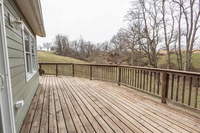 13800 Valley, EAST DUBUQUE, Illinois 61025, 4 Bedrooms Bedrooms, ,3 BathroomsBathrooms,House,For Sale,Valley,202602086