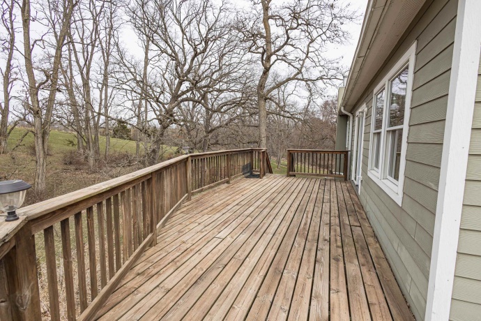 13800 Valley, EAST DUBUQUE, Illinois 61025, 4 Bedrooms Bedrooms, ,3 BathroomsBathrooms,House,For Sale,Valley,202602086