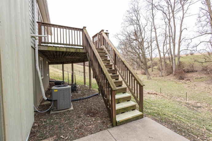 13800 Valley, EAST DUBUQUE, Illinois 61025, 4 Bedrooms Bedrooms, ,3 BathroomsBathrooms,House,For Sale,Valley,202602086