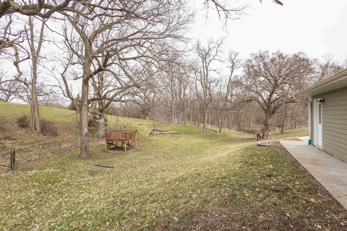 13800 Valley, EAST DUBUQUE, Illinois 61025, 4 Bedrooms Bedrooms, ,3 BathroomsBathrooms,House,For Sale,Valley,202602086