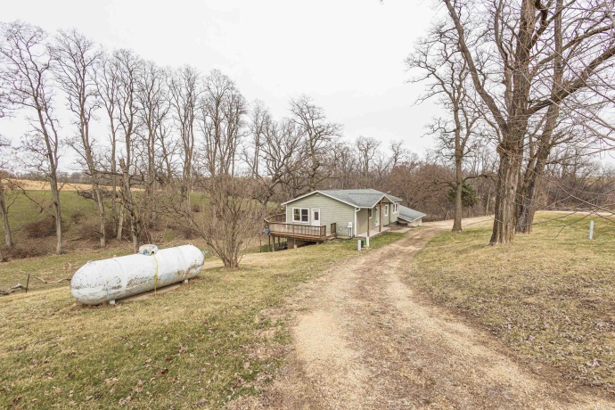 13800 Valley, EAST DUBUQUE, Illinois 61025, 4 Bedrooms Bedrooms, ,3 BathroomsBathrooms,House,For Sale,Valley,202602086