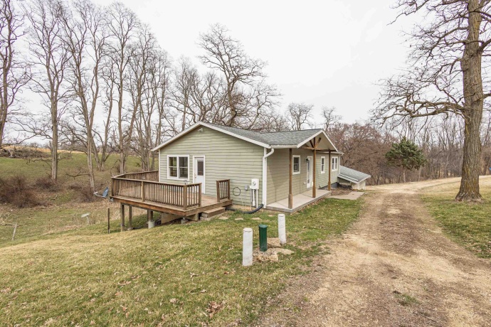 13800 Valley, EAST DUBUQUE, Illinois 61025, 4 Bedrooms Bedrooms, ,3 BathroomsBathrooms,House,For Sale,Valley,202602086