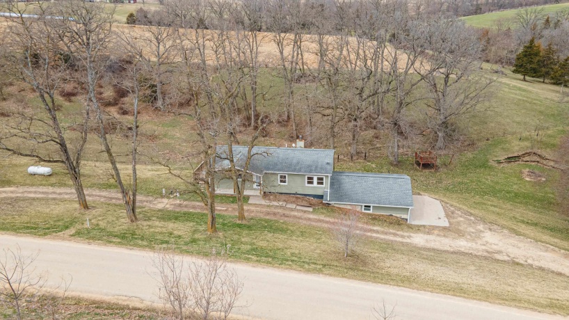 13800 Valley, EAST DUBUQUE, Illinois 61025, 4 Bedrooms Bedrooms, ,3 BathroomsBathrooms,House,For Sale,Valley,202602086