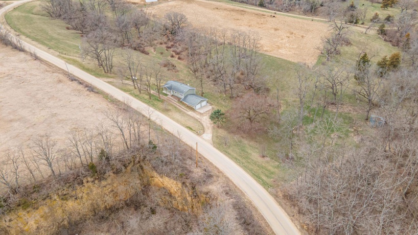 13800 Valley, EAST DUBUQUE, Illinois 61025, 4 Bedrooms Bedrooms, ,3 BathroomsBathrooms,House,For Sale,Valley,202602086