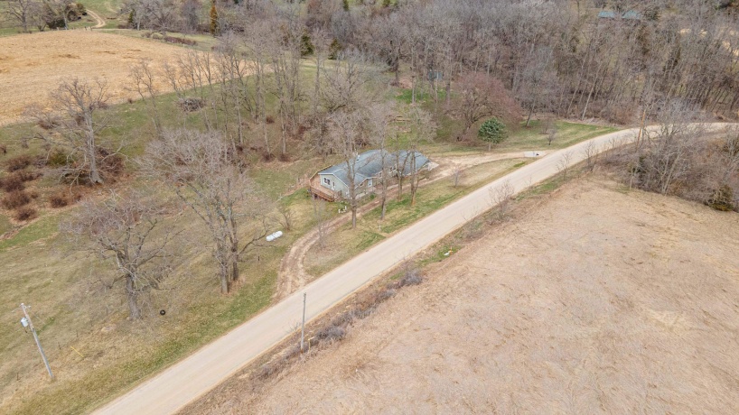 13800 Valley, EAST DUBUQUE, Illinois 61025, 4 Bedrooms Bedrooms, ,3 BathroomsBathrooms,House,For Sale,Valley,202602086