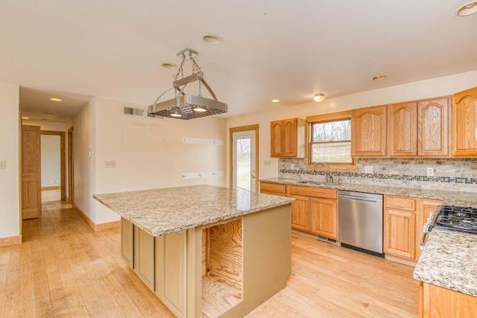 13800 Valley, EAST DUBUQUE, Illinois 61025, 4 Bedrooms Bedrooms, ,3 BathroomsBathrooms,House,For Sale,Valley,202602086