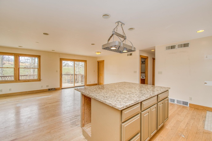 13800 Valley, EAST DUBUQUE, Illinois 61025, 4 Bedrooms Bedrooms, ,3 BathroomsBathrooms,House,For Sale,Valley,202602086