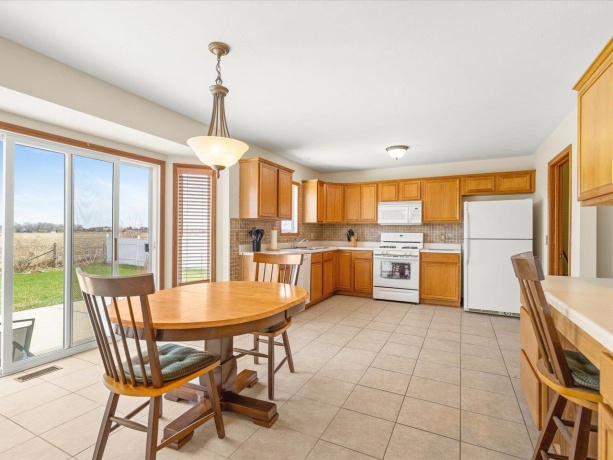 2170 Burnett, BELVIDERE, Illinois 61008, 3 Bedrooms Bedrooms, ,2 BathroomsBathrooms,House,For Sale,Burnett,202602091