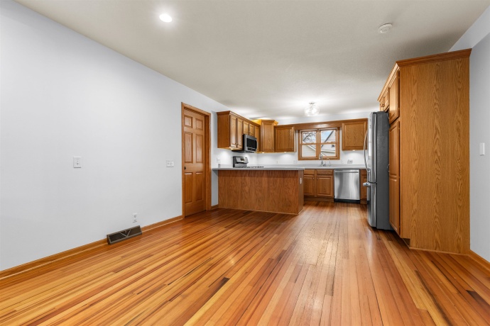 607 6th, OREGON, Illinois 61061, 4 Bedrooms Bedrooms, ,2 BathroomsBathrooms,House,For Sale,6th,202602092