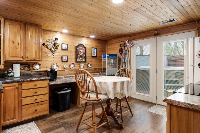 6658 Nestlewood, ROSCOE, Illinois 61073, 4 Bedrooms Bedrooms, ,2 BathroomsBathrooms,House,For Sale,Nestlewood,202602099