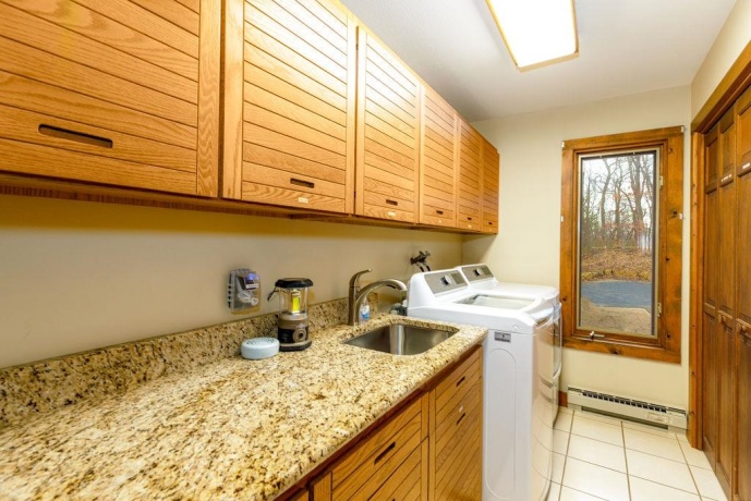 16 Hawthorn, GALENA, Illinois 61036, 5 Bedrooms Bedrooms, ,3 BathroomsBathrooms,House,For Sale,Hawthorn,202602103