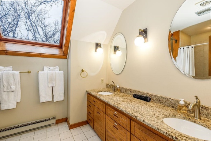 16 Hawthorn, GALENA, Illinois 61036, 5 Bedrooms Bedrooms, ,3 BathroomsBathrooms,House,For Sale,Hawthorn,202602103