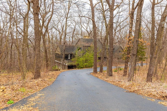 16 Hawthorn, GALENA, Illinois 61036, 5 Bedrooms Bedrooms, ,3 BathroomsBathrooms,House,For Sale,Hawthorn,202602103