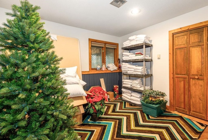 16 Hawthorn, GALENA, Illinois 61036, 5 Bedrooms Bedrooms, ,3 BathroomsBathrooms,House,For Sale,Hawthorn,202602103