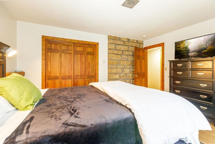 16 Hawthorn, GALENA, Illinois 61036, 5 Bedrooms Bedrooms, ,3 BathroomsBathrooms,House,For Sale,Hawthorn,202602103