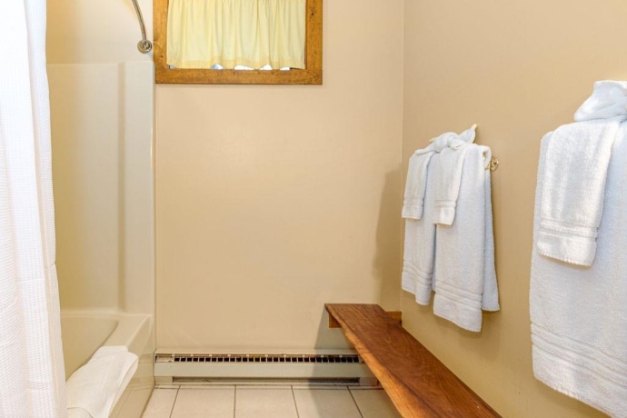 16 Hawthorn, GALENA, Illinois 61036, 5 Bedrooms Bedrooms, ,3 BathroomsBathrooms,House,For Sale,Hawthorn,202602103