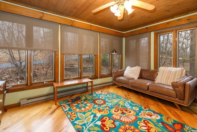 16 Hawthorn, GALENA, Illinois 61036, 5 Bedrooms Bedrooms, ,3 BathroomsBathrooms,House,For Sale,Hawthorn,202602103