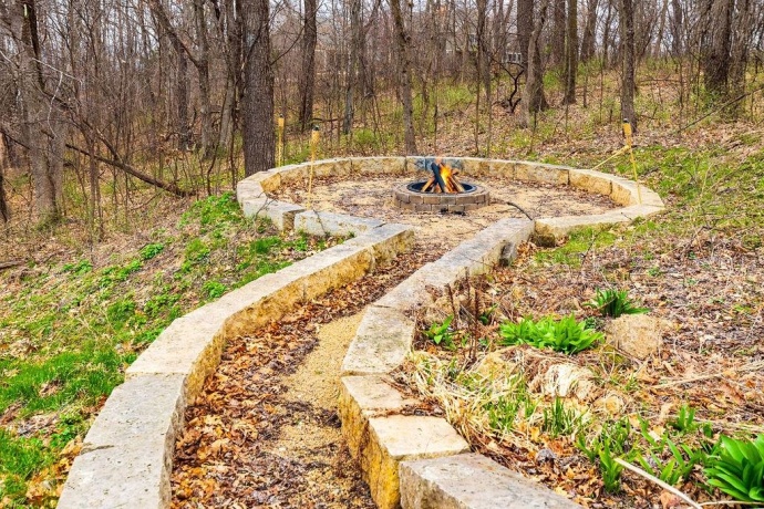 16 Hawthorn, GALENA, Illinois 61036, 5 Bedrooms Bedrooms, ,3 BathroomsBathrooms,House,For Sale,Hawthorn,202602103