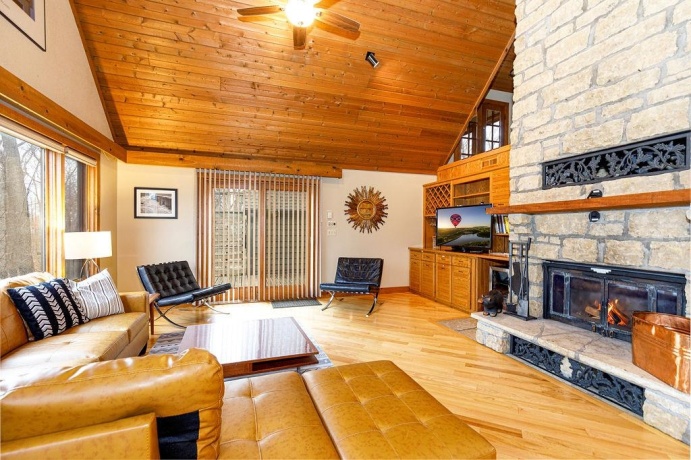 16 Hawthorn, GALENA, Illinois 61036, 5 Bedrooms Bedrooms, ,3 BathroomsBathrooms,House,For Sale,Hawthorn,202602103