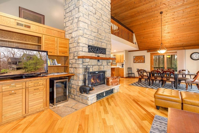 16 Hawthorn, GALENA, Illinois 61036, 5 Bedrooms Bedrooms, ,3 BathroomsBathrooms,House,For Sale,Hawthorn,202602103