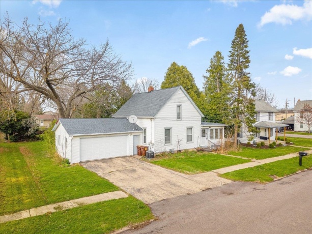 407 4th, BYRON, Illinois 61010, 4 Bedrooms Bedrooms, ,1 BathroomBathrooms,House,For Sale,4th,202602106