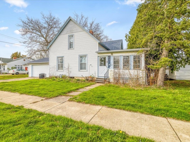 407 4th, BYRON, Illinois 61010, 4 Bedrooms Bedrooms, ,1 BathroomBathrooms,House,For Sale,4th,202602106