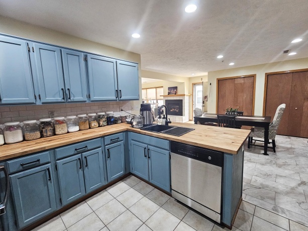 7260 Alpine Road #4, LOVES PARK, Illinois 61111, 2 Bedrooms Bedrooms, ,1 BathroomBathrooms,Condominium,For Sale,Alpine Road #4,202602109