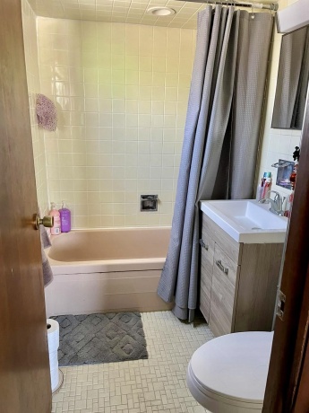 218 4, ROCKFORD, Illinois 61107, ,5+ Units,For Sale,4,202602122