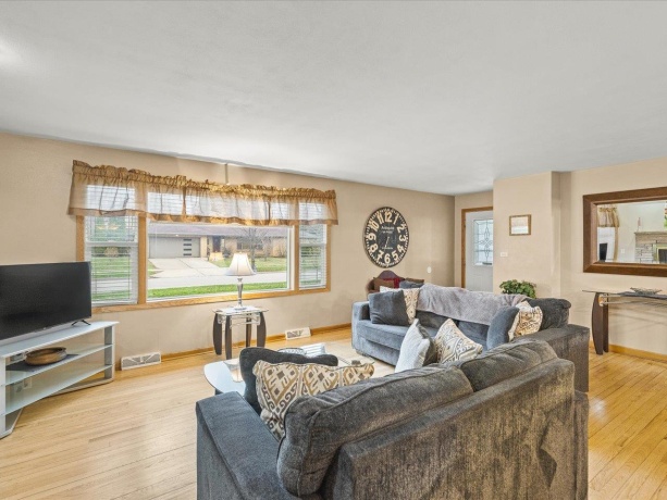 1012 Chelsea, ROCKFORD, Illinois 61107, 3 Bedrooms Bedrooms, ,2 BathroomsBathrooms,House,For Sale,Chelsea,202602129