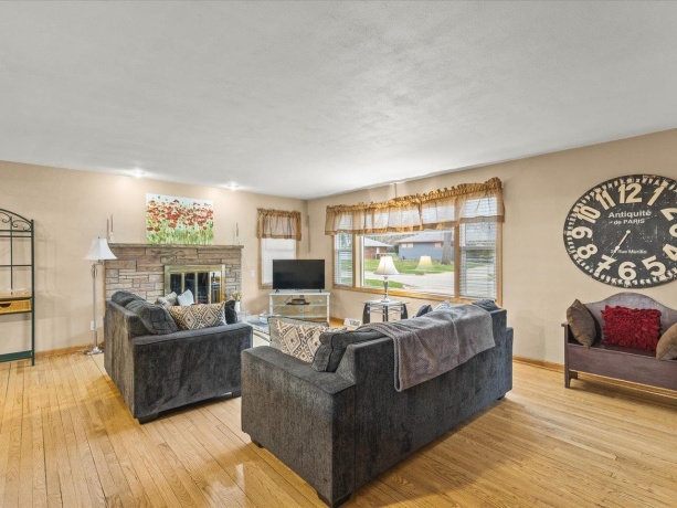 1012 Chelsea, ROCKFORD, Illinois 61107, 3 Bedrooms Bedrooms, ,2 BathroomsBathrooms,House,For Sale,Chelsea,202602129