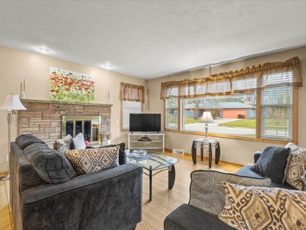 1012 Chelsea, ROCKFORD, Illinois 61107, 3 Bedrooms Bedrooms, ,2 BathroomsBathrooms,House,For Sale,Chelsea,202602129