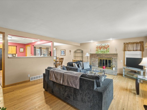 1012 Chelsea, ROCKFORD, Illinois 61107, 3 Bedrooms Bedrooms, ,2 BathroomsBathrooms,House,For Sale,Chelsea,202602129