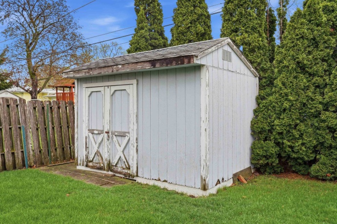 1201 Long, STERLING, Illinois 61081, 3 Bedrooms Bedrooms, ,1 BathroomBathrooms,House,For Sale,Long,202602139