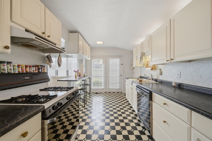 1201 Long, STERLING, Illinois 61081, 3 Bedrooms Bedrooms, ,1 BathroomBathrooms,House,For Sale,Long,202602139