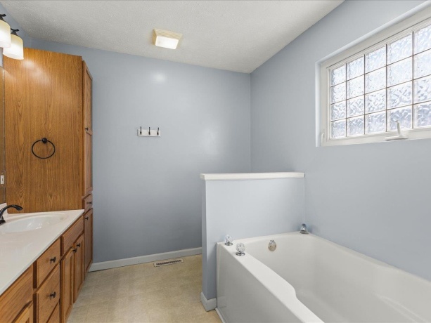 1774 Gainsboro, LAKE SUMMERSET, Illinois 61019, 4 Bedrooms Bedrooms, ,3 BathroomsBathrooms,House,For Sale,Gainsboro,202602140