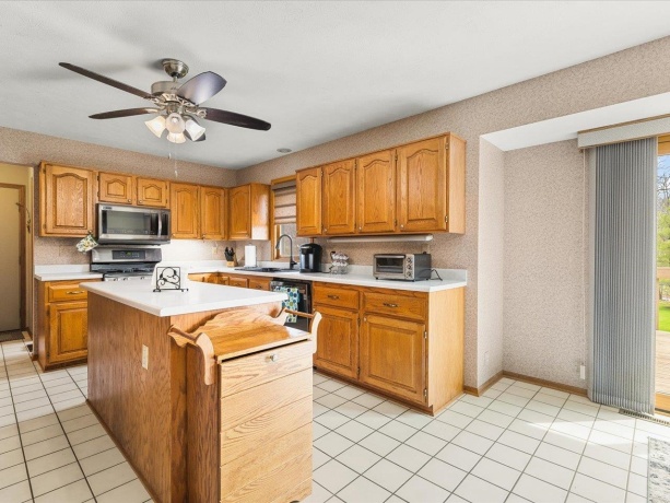 2615 Sioux, ROCKFORD, Illinois 61109, 3 Bedrooms Bedrooms, ,2 BathroomsBathrooms,House,For Sale,Sioux,202602148