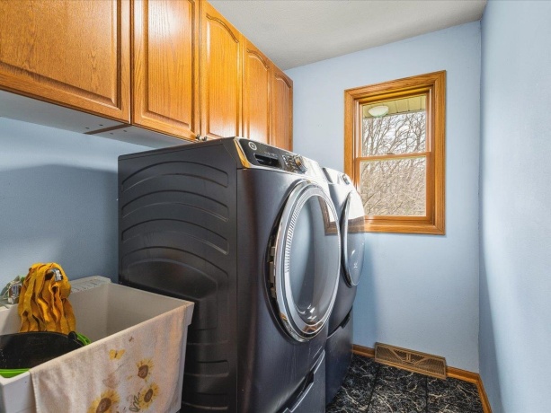 2615 Sioux, ROCKFORD, Illinois 61109, 3 Bedrooms Bedrooms, ,2 BathroomsBathrooms,House,For Sale,Sioux,202602148